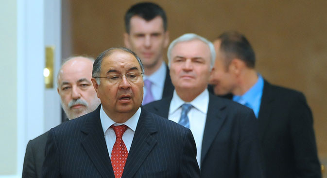 Ruski milijarder Alisher Usmanov (u prvom planu), Viktor Vekselberg (u drugom planu) i Victor Rashnikov. Izvor: ITAR-TASS /