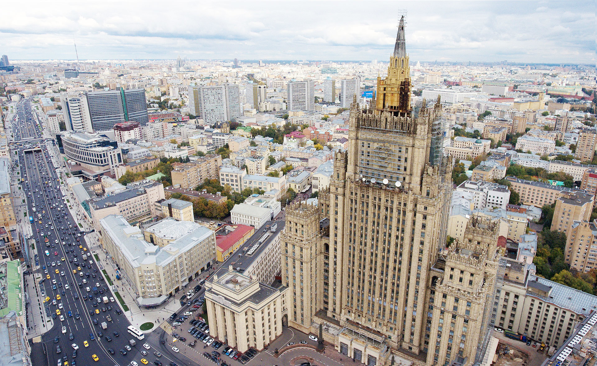 Foreign moscow. МИД Смоленская площадь. Смоленская площадь Москва. Смоленскаяплошадт Москва. Здание МИД на Смоленской площади вид сверху.