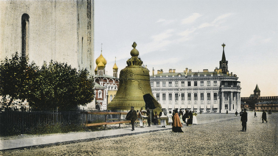 Carski trg u Kremlju i car-zvono početkom 1900-ih. 
