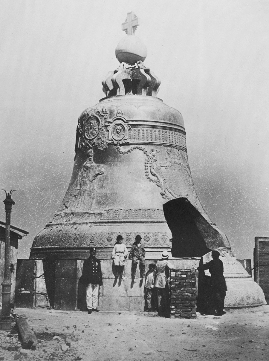 Car-zvono je teško 200 tona i visoko 8 metara.