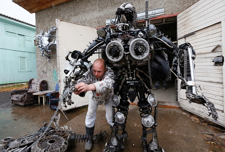 Why is a Russian mechanic building an army of robots in Siberia
