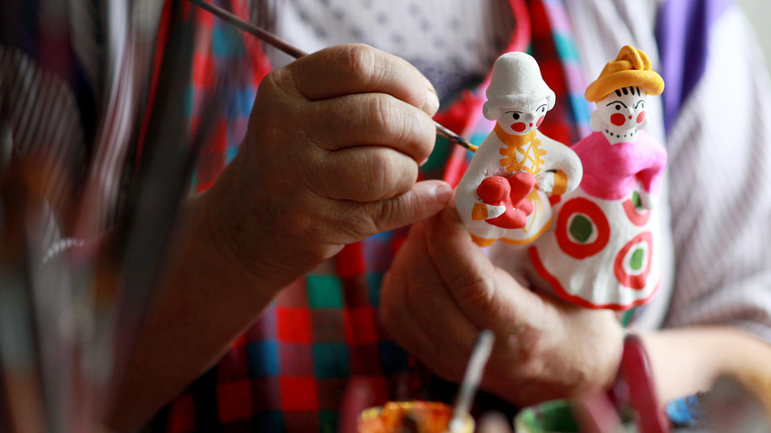 russian handicrafts dolls matryoshka daruma gzhel ultimate guide shock definitely pavel