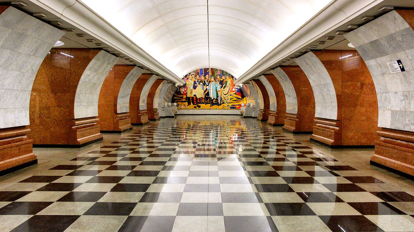 モスクワ地下鉄黄線の至宝7駅 ロシア・ビヨンド