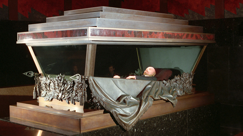 After Death Do Us Part How Russian Embalmers Preserve Lenin And His Colleagues Russia Beyond