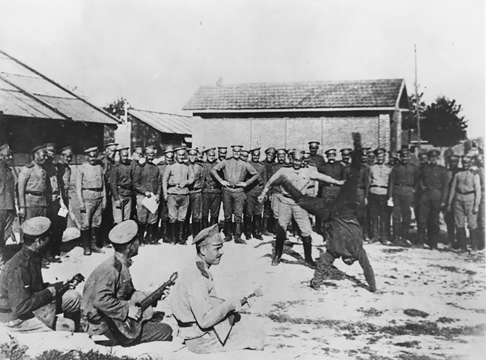 Leben und Lachen an der Front Aus dem Alltag russischer Soldaten im