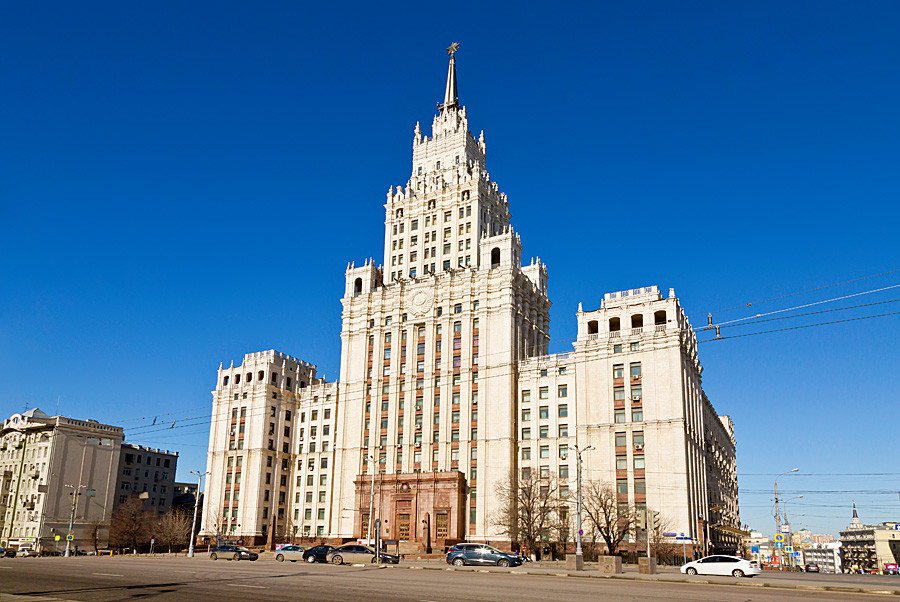 Сталинските "Седем сестри": 5 факта за московските небостъргачи, които ...