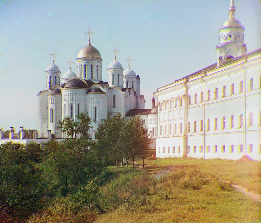 Dormition Cathedral. East view with Regional Administration (right). 1911.