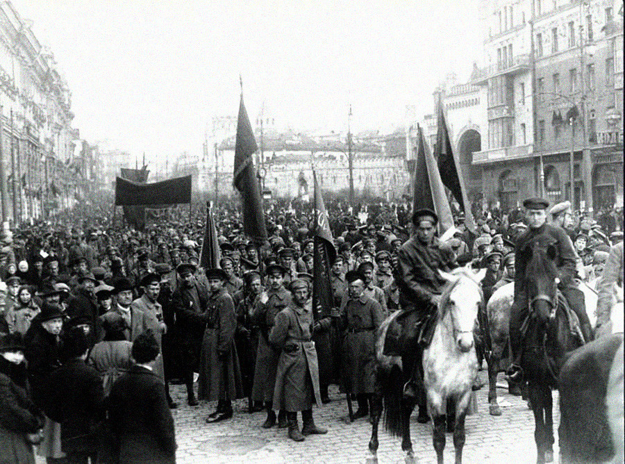 Октябрьская революция власть. Революция 1918 года Октябрьская. 1917 - 1918 Москва. Пантомима Великой революции 7 ноября 1918 г Москва. Октябрьская революция празднование 1918.