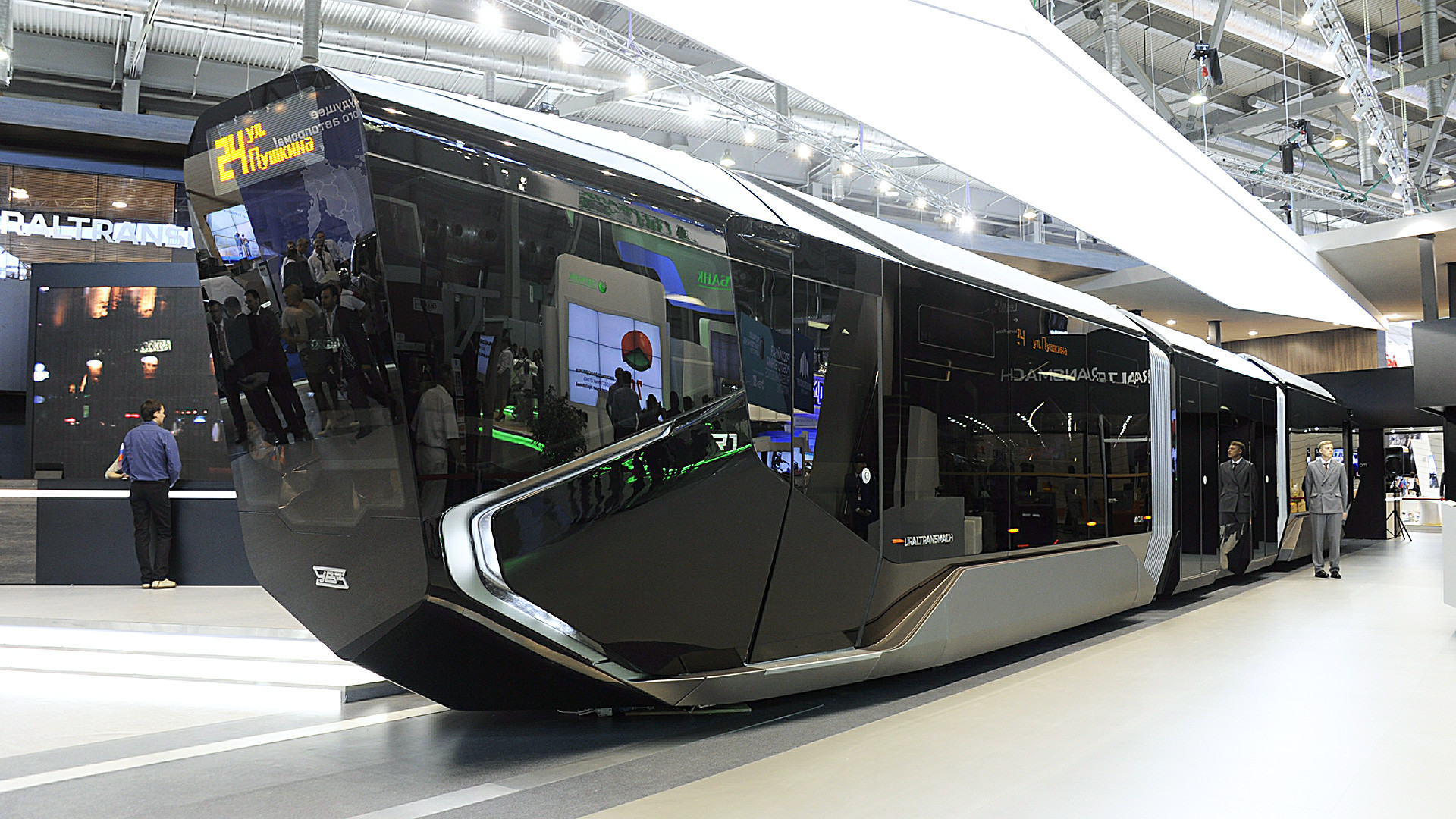 Zu hightech für die Straße? Rostecs futuristische R1-Tram ...