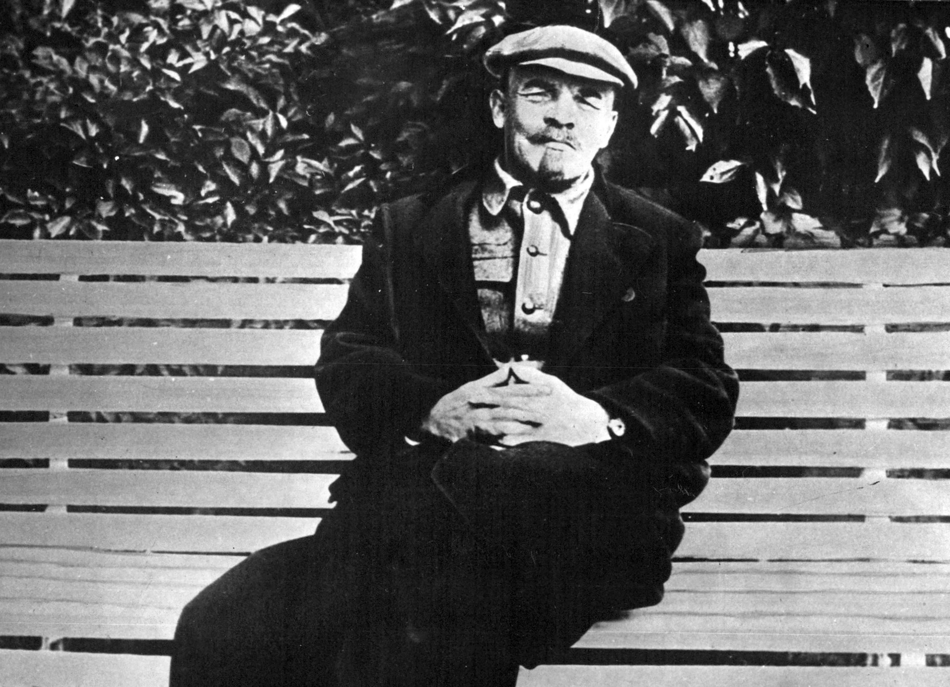 Why Lenin is not buried so far 22 Why Lenin is not buried so far 67