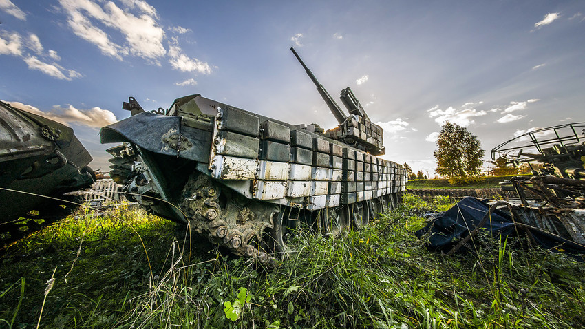 Pa Un Sacco Di Carri Armati In Movimento E Sparando Un Simbolo Di Militarismo Violenza - Foto 7
