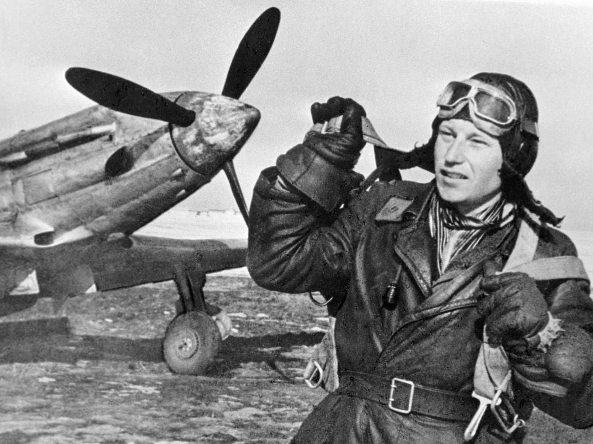 how-did-a-top-soviet-ace-shoot-down-american-planes-during-wwii