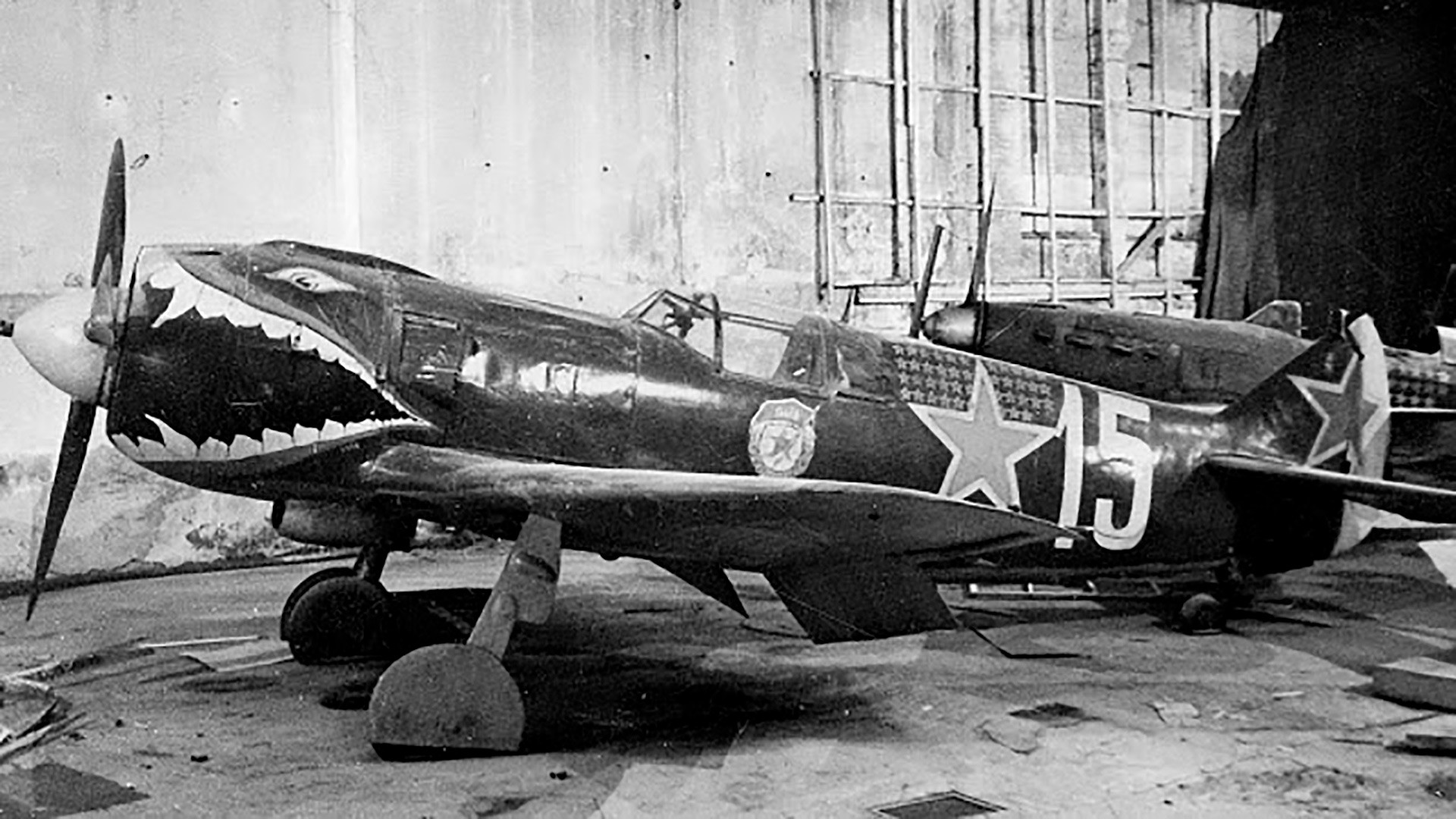 How did Soviet flying aces decorate their planes during World War II