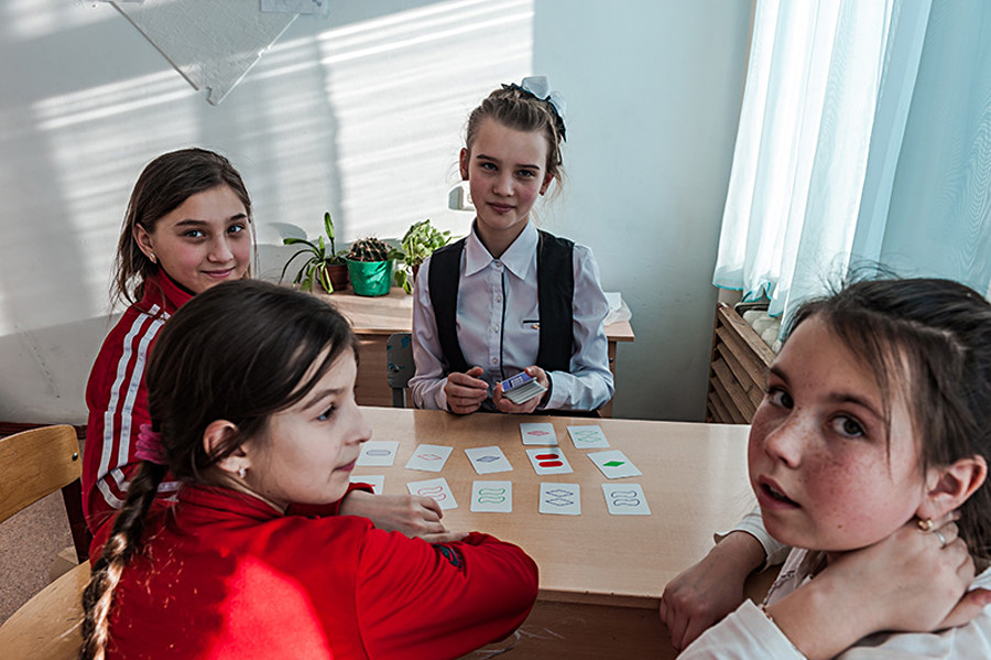 自然、川、友人、そして自由 ーロシアの小さな村の子どもたちがツーリストを惹きつける ロシア・ビヨンド