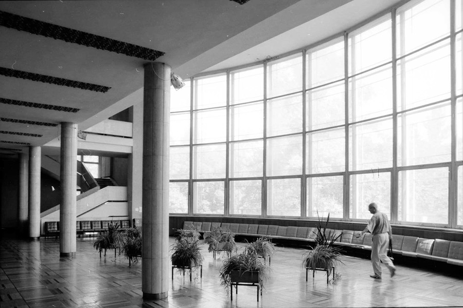 Aile administrative, Palais de la Culture de l’Usine Likhatchev (1930). Moscow.Photo: 1994