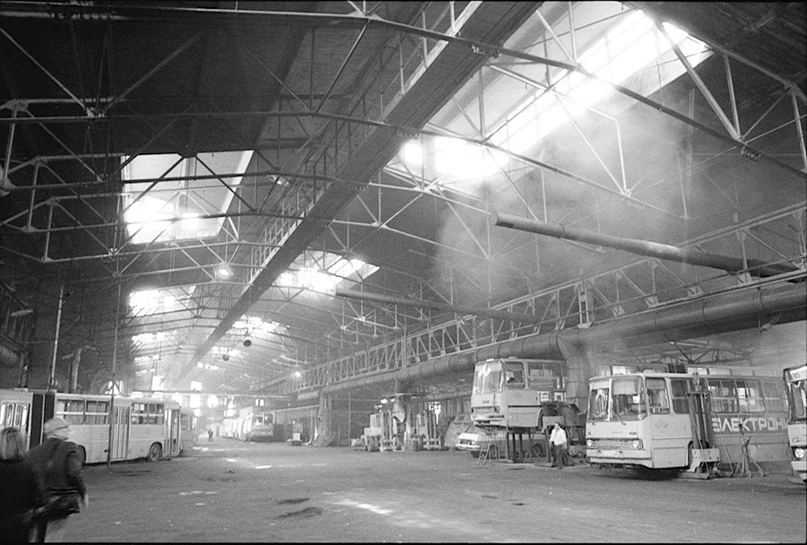 Intérieur de la structure, garage de la rue Bakhmetev (1927). Moscou. Photo: 1994