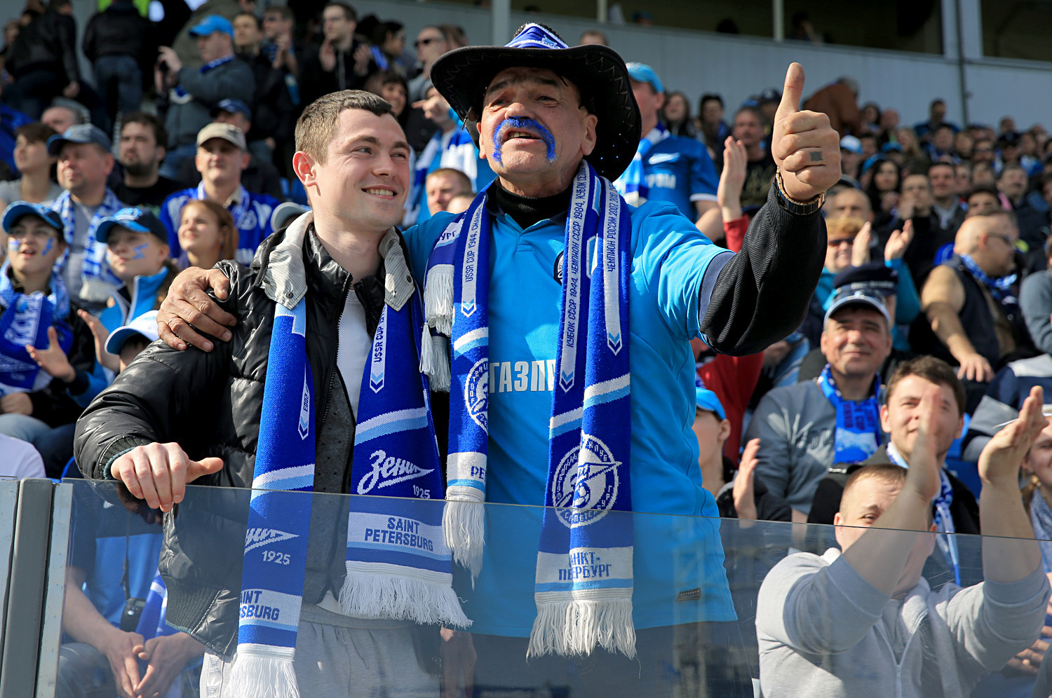 Fashion trend: Where and how to buy Russian football scarves - Russia ...