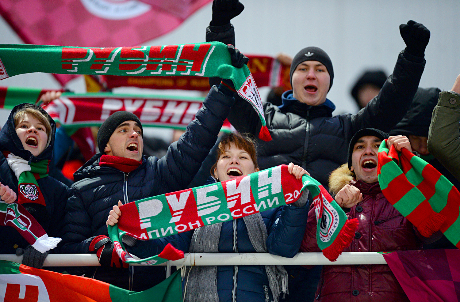 Fashion trend: Where and how to buy Russian football scarves - Russia ...
