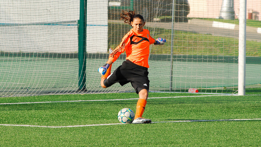 Why don’t Russian women play football? - Russia Beyond