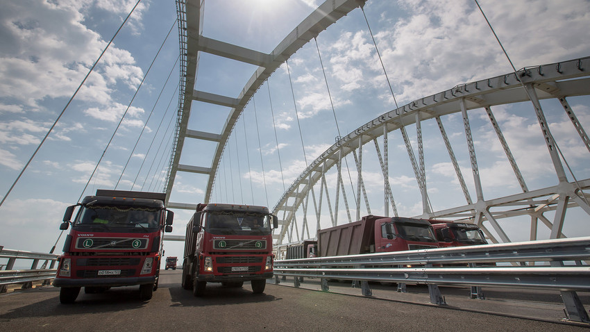 ロシアのクリミア橋 自動車専用 がまもなく開通する ロシア ビヨンド