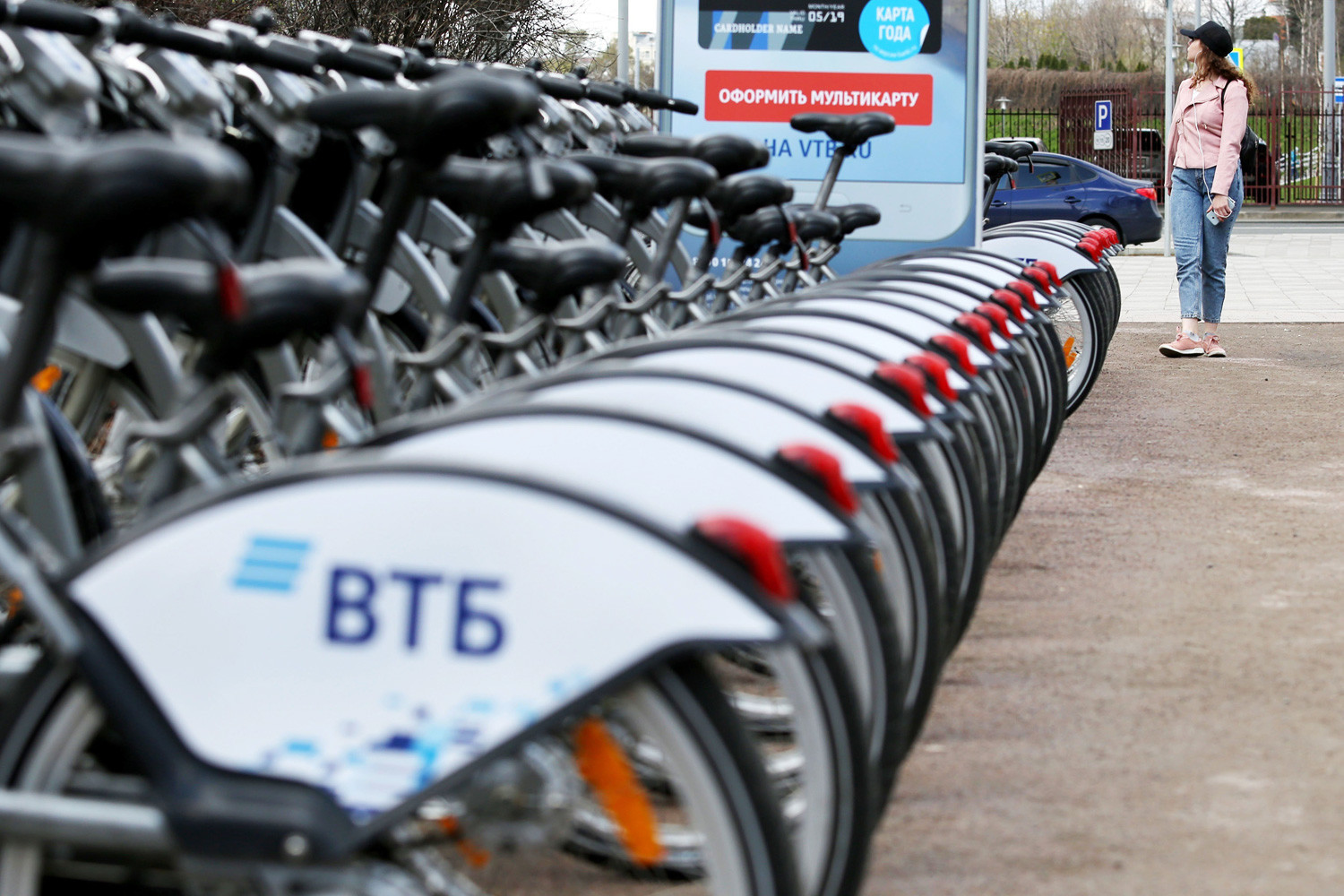 fremdes fahrrad steht schon lange und ohne schloss