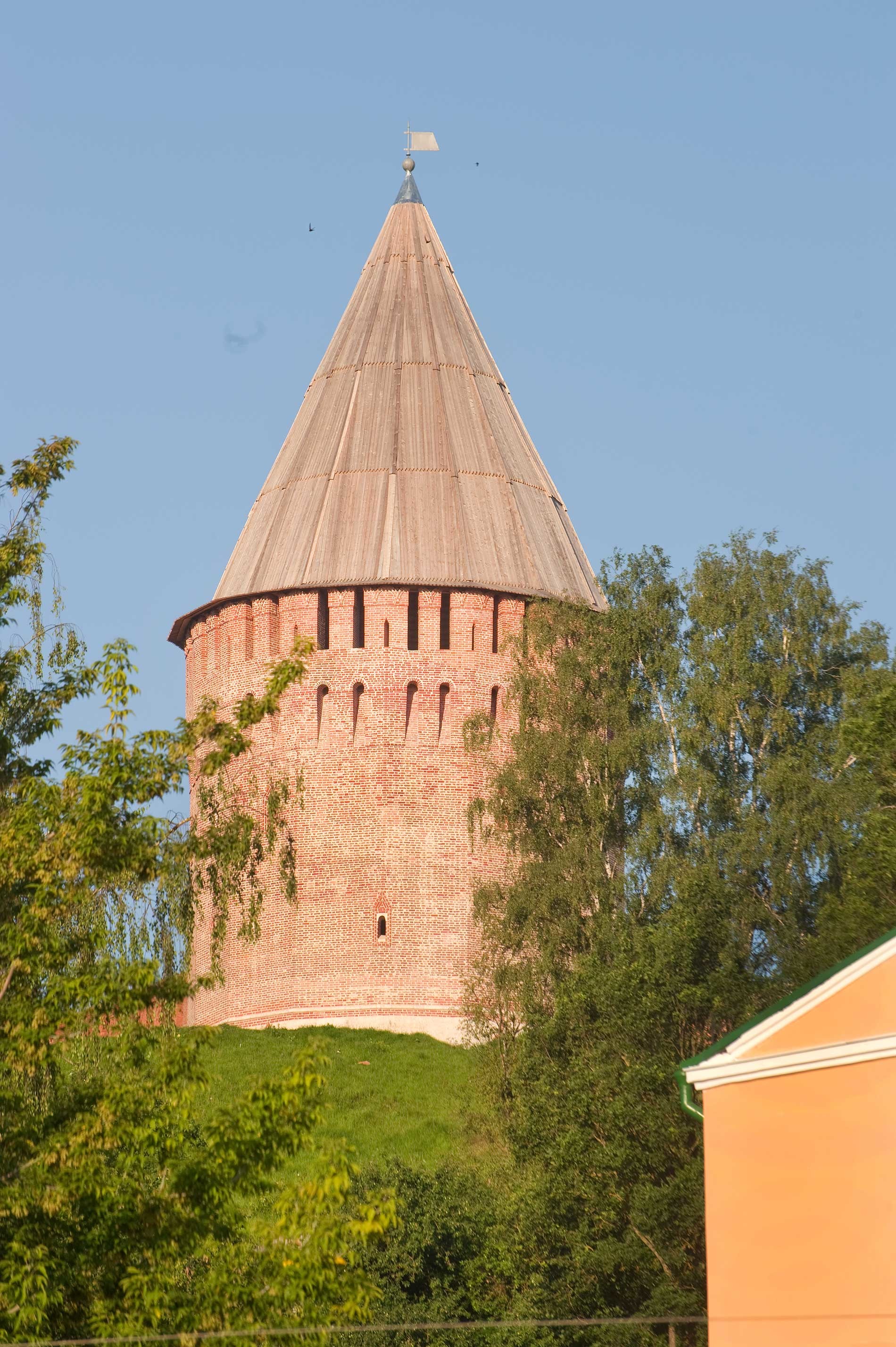 Smolensk citadel, northeast corner. Veselukha Tower, northeast view. July 1, 2014