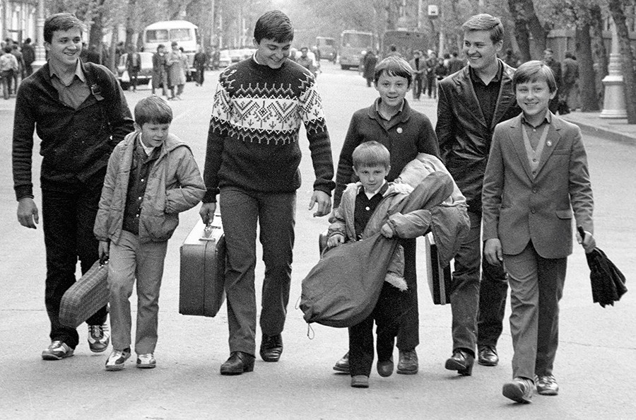 Le groupe amateur de jazz des Ovetchkines dans les rues de leur ville natale