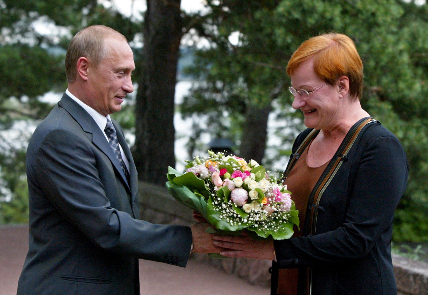 Bunga dari Putin: Junjung Tinggi Tradisi Negara, Contohkan ...