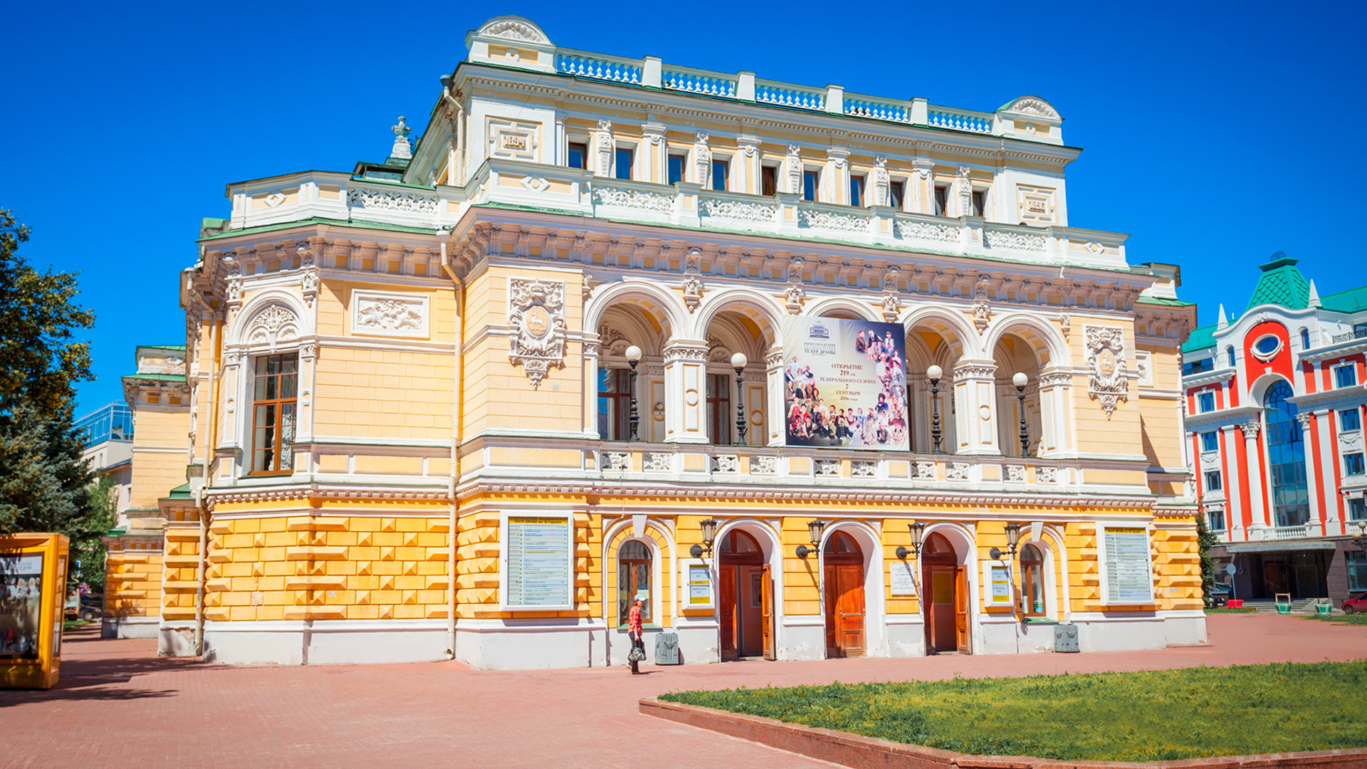 10-famous-russian-theaters-worth-visiting-russia-beyond