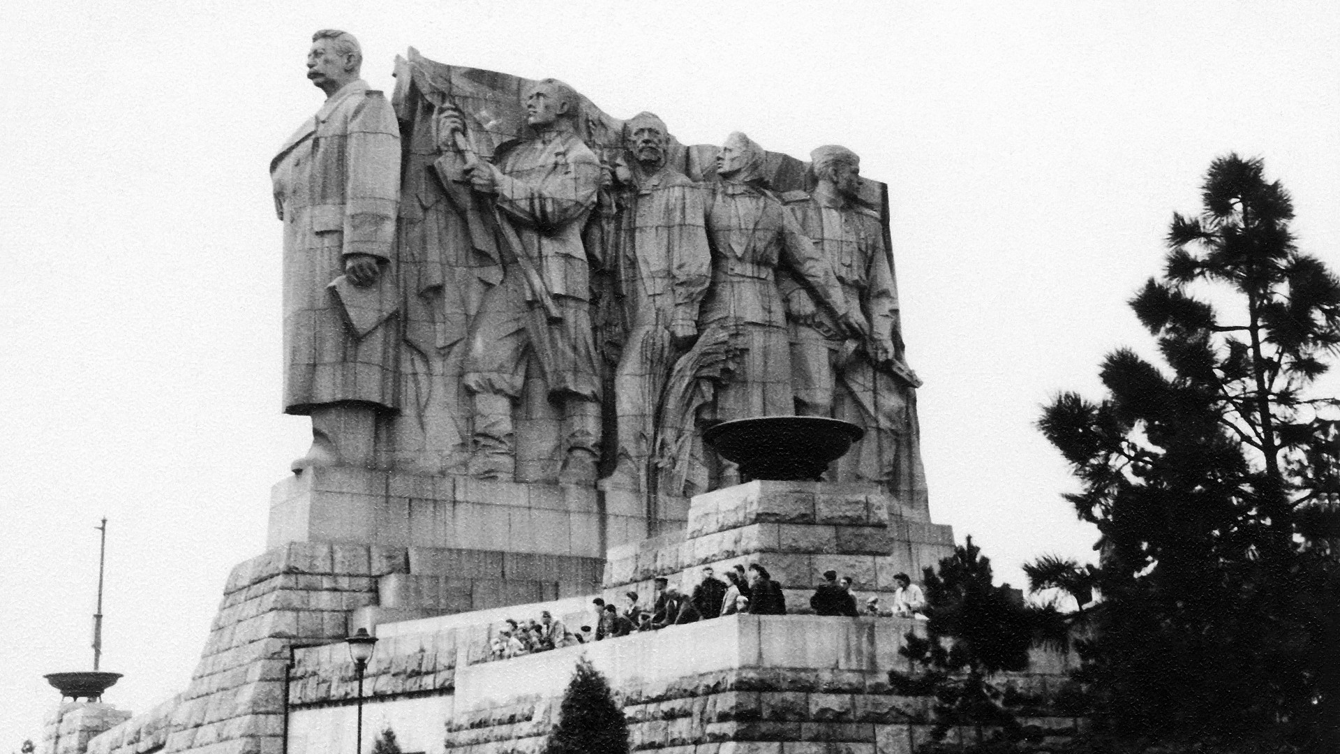 Monument to Stalin: photo and description Monument to Stalin: photo and description