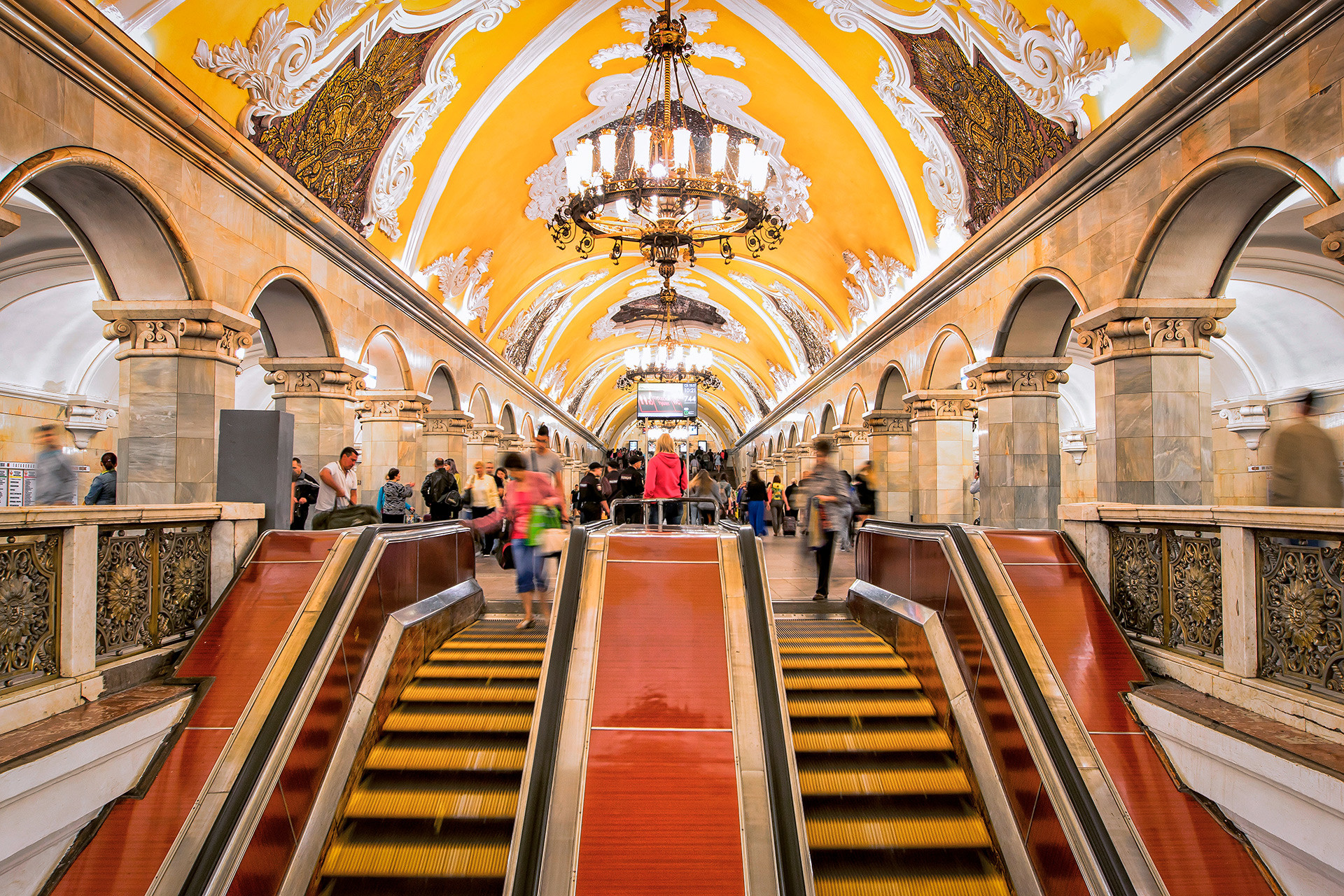 Vingt stations du métro de Moscou, des simplement jolies aux plus stupéfiantes - Russia Beyond FR