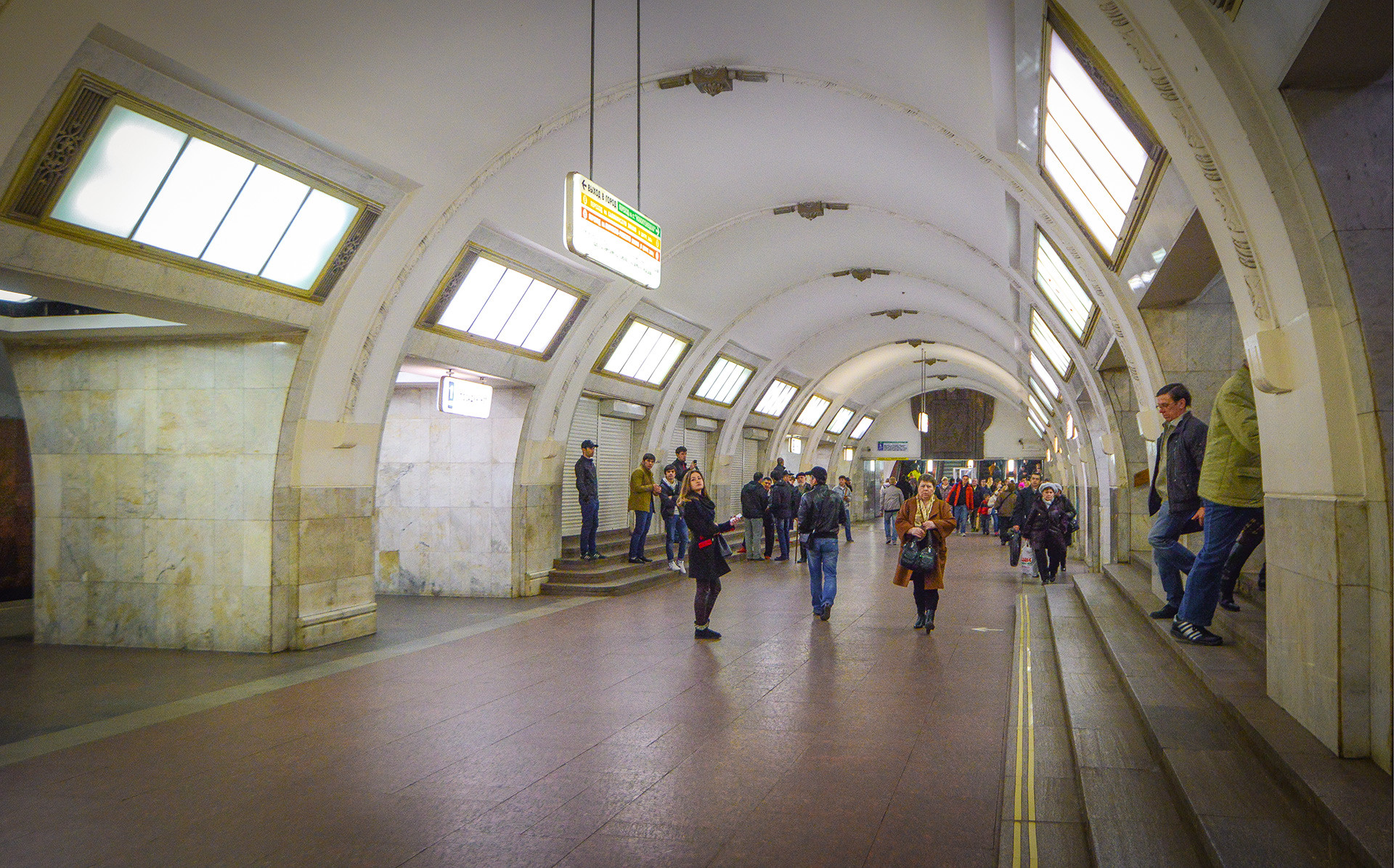 Vingt stations du métro de Moscou, des simplement jolies aux plus