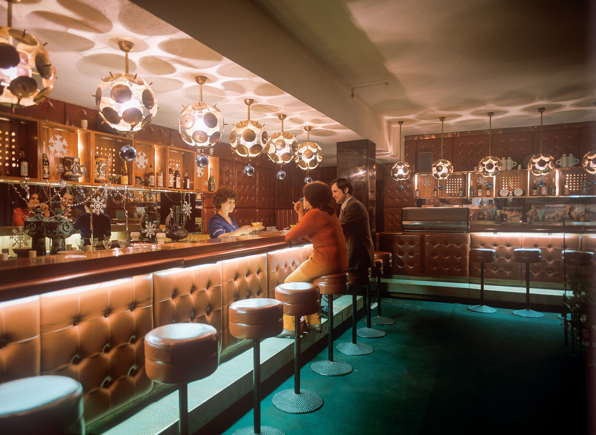 Sowjetische Bars Die lange Geschichte der russischen Trinkkultur