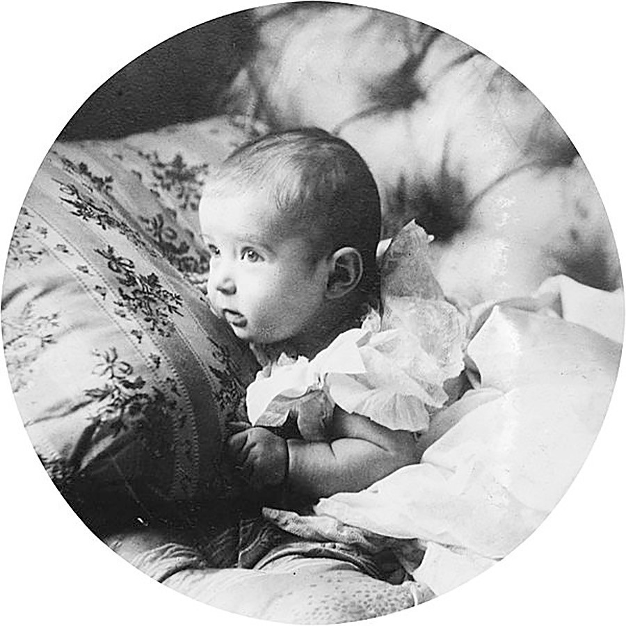 Mali Aleksej Nikolajevič leta 1904