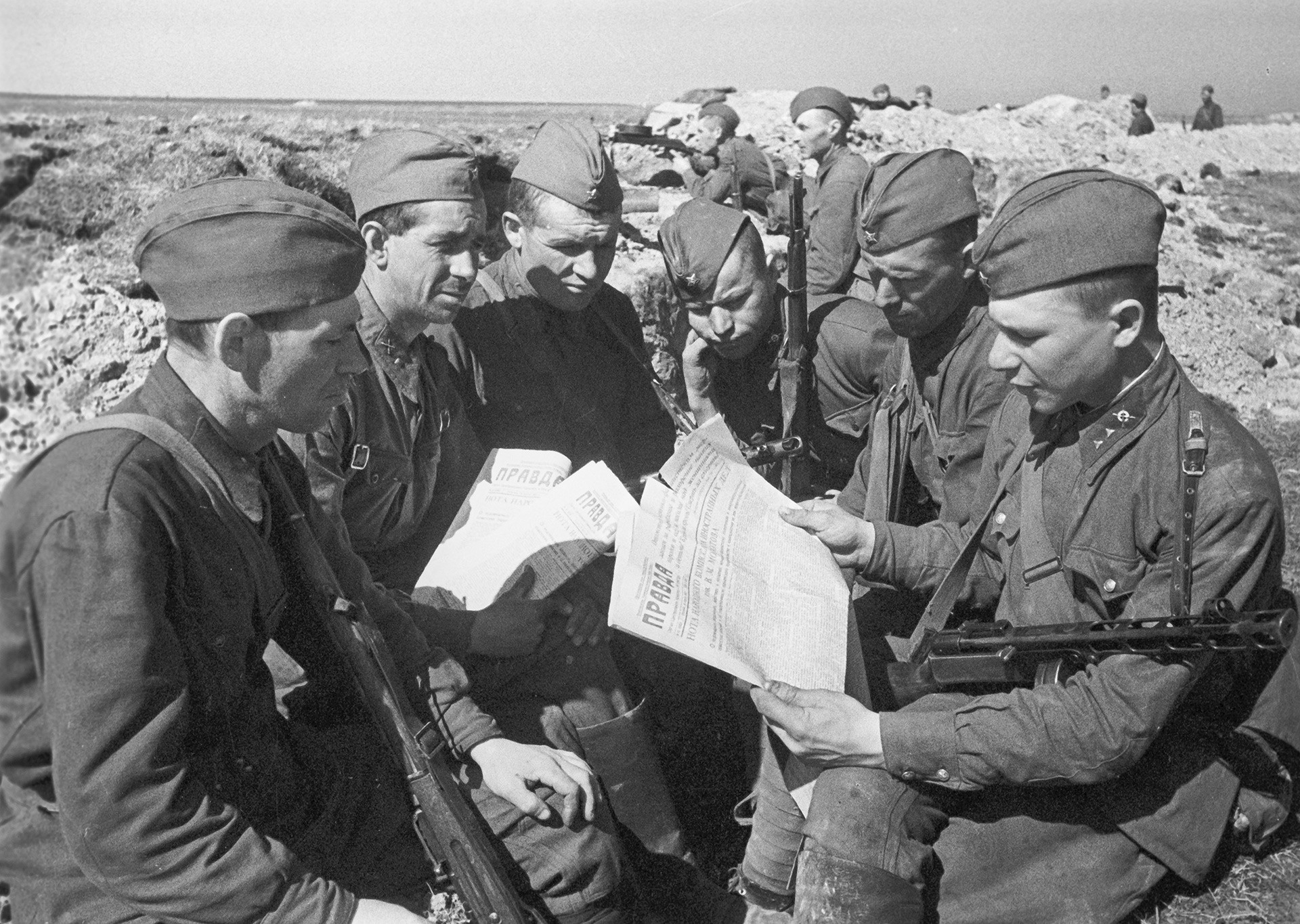 In Tempi Di Guerra Ogni Buco è Trincea