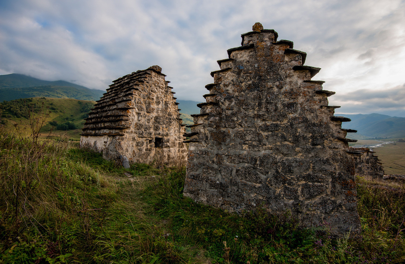 Los turistas amenazan la ‘ciudad de los muertos’, situada en el Cáucaso Russia Beyond ES
