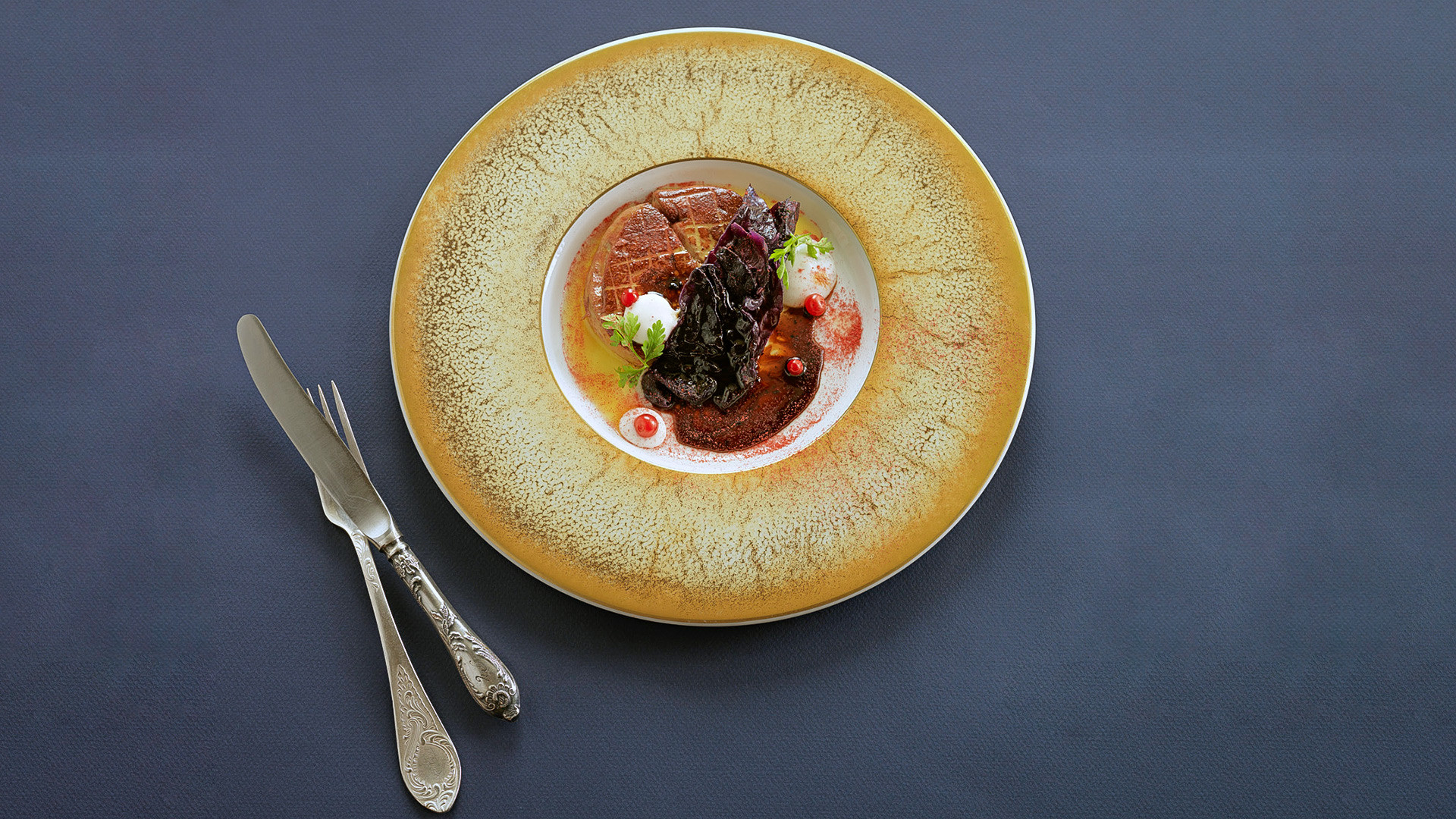 伝説のホテル メトロポール のレシピで ローストビーフのクランベリー添えを作ろう ロシア ビヨンド