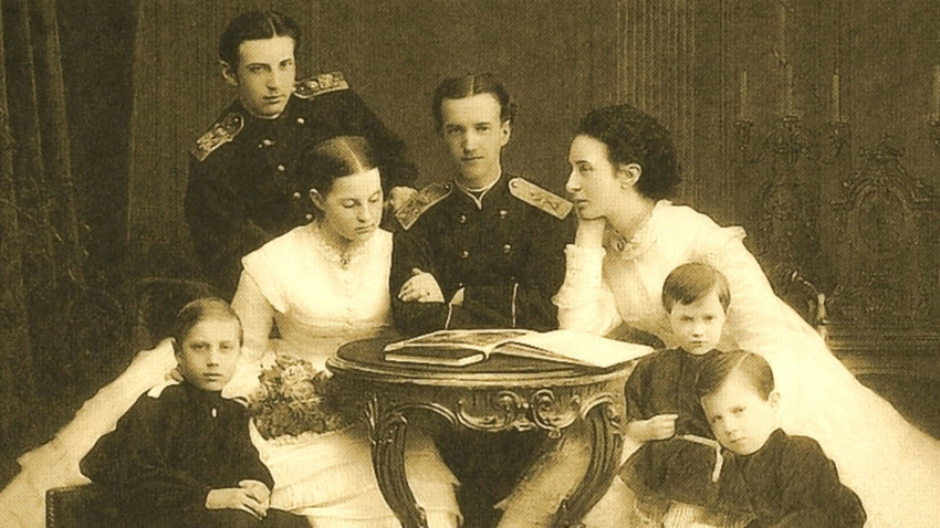 A La Recherche Du Tresor Des Romanov Perdus sous Staline, des trésors des Romanov mis au jour en Asie