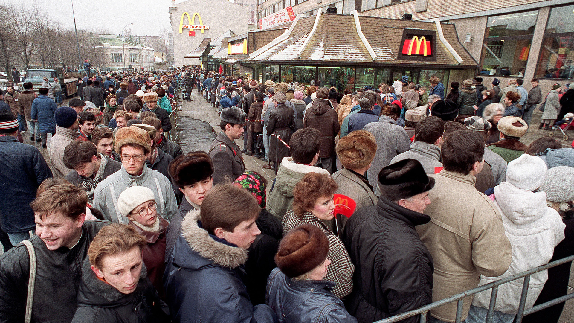 How the USSR's first McDonald's drove Russians crazy - Russia Beyond