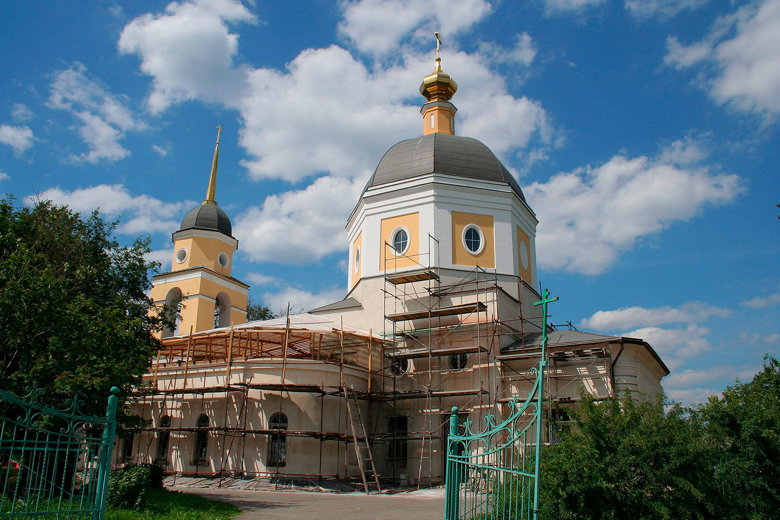 храмы москвы действующие в советское время