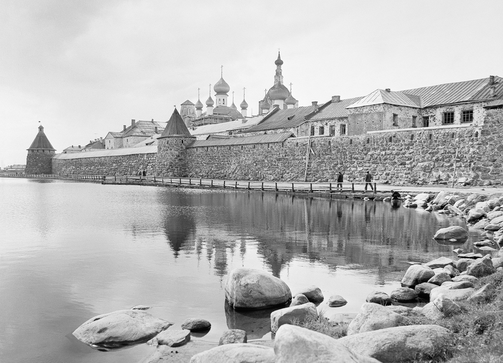 храмы москвы действующие в советское время