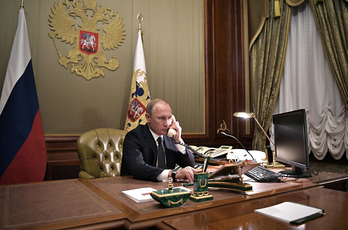 15 декември 2018 година. Рускиот претседател Владимир Путин разговара по телефон со Артјом Паљанов од Ленинградската област, тешко болното момче кое сакаше да го види Санкт Петербург од птичја перспектива.