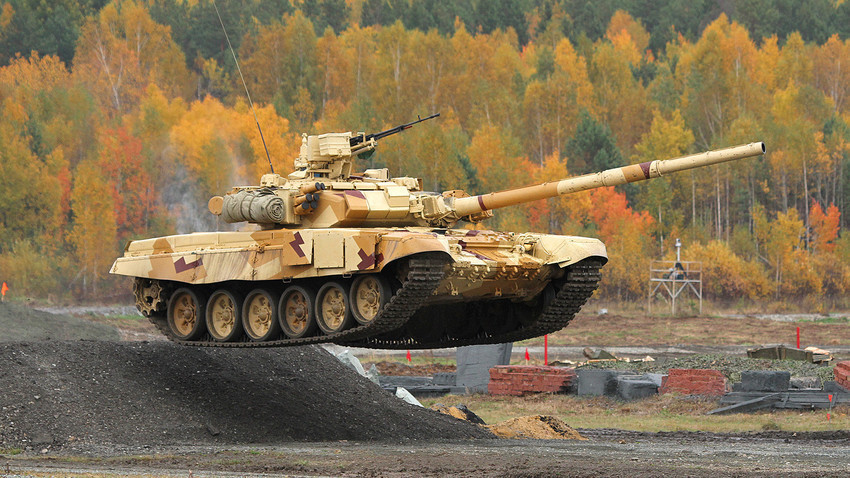 Provjereni oklop došao u Vijetnam: Iz Rusije stigla 64 osnovna borbena tenka T-90S - Russia Beyond Croatia