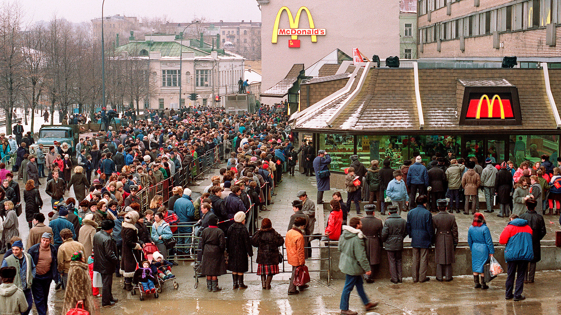 Как първият Макдоналдс в СССР подлудява руснаците - Russia Beyond България