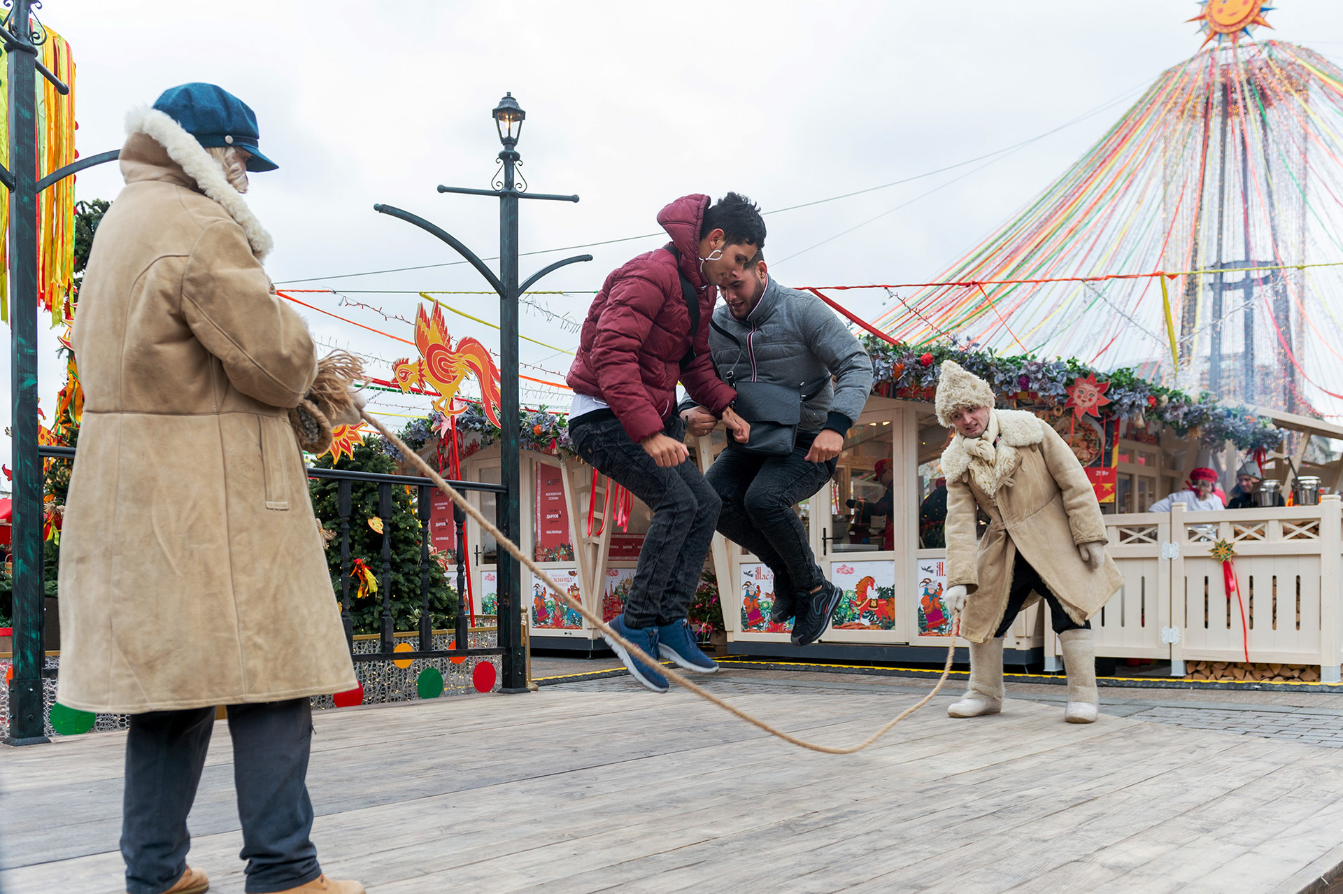 10 photos showing Maslenitsa celebrations in Moscow - Russia Beyond