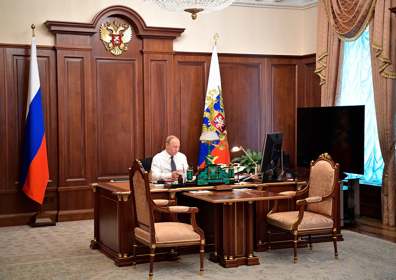 心动啊啊啊啊！近距离拍摄俄总统普京在办公室的镜头特写_哔哩哔哩_bilibili