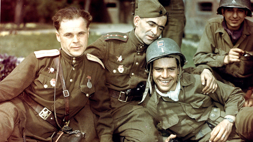 Guerre 1941-45: le jour où Soviétiques et Américains se donnèrent ...
