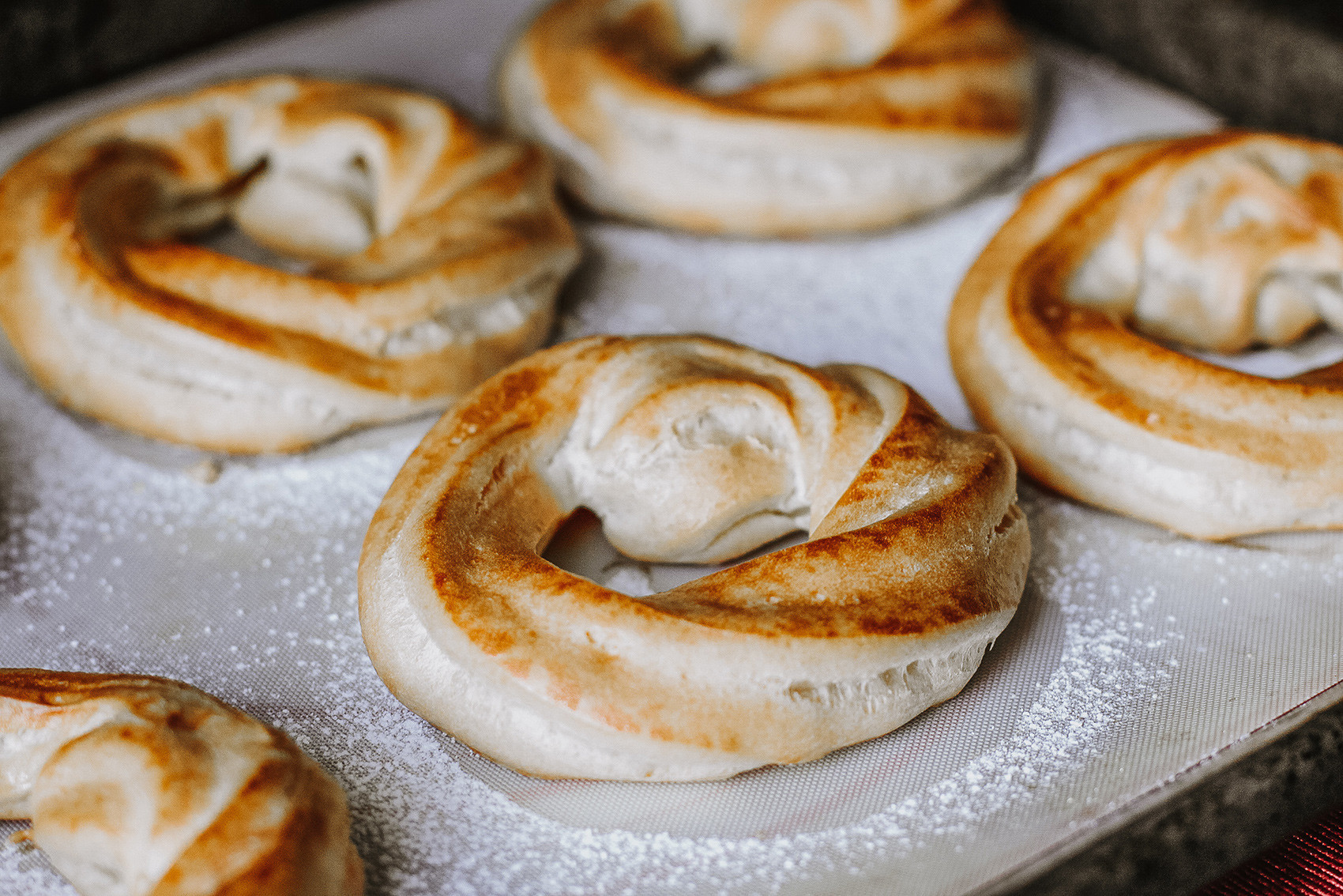 Resultado de imagem para Criados na FranÃ§a, recheados na RÃºssia: aprenda a receita de anÃ©is de queijo cottage