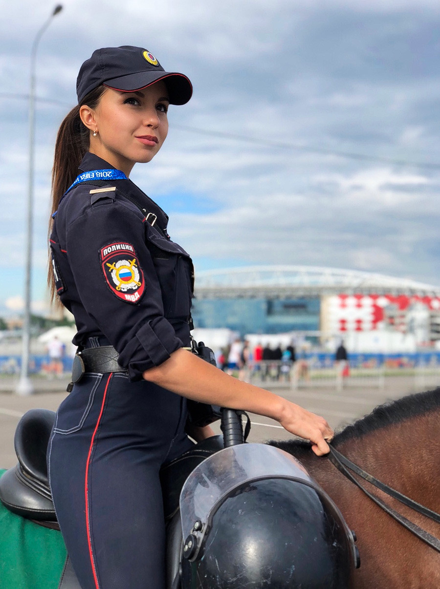 ФОТОРЕПОРТАЖ: Дария Юсупова е най-обичаната полицайка в Русия - Russia