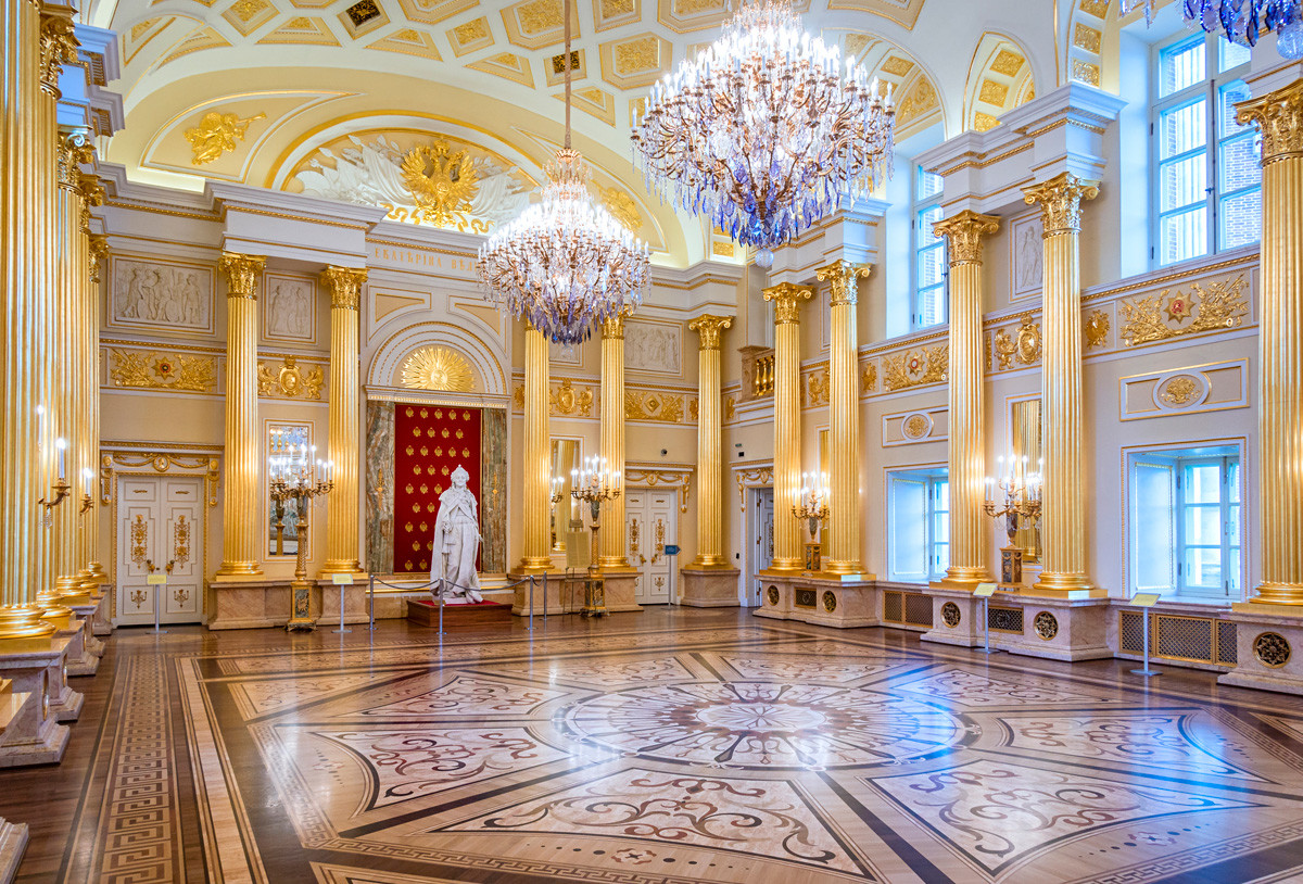 The 6 Most Stunning Palaces to Visit in St. Petersburg | Vogue